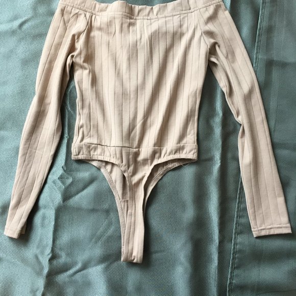 Button-Front Ribbed Bodysuit - Picture 3 of 4